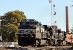 NS 9886 leads train 213 southbound